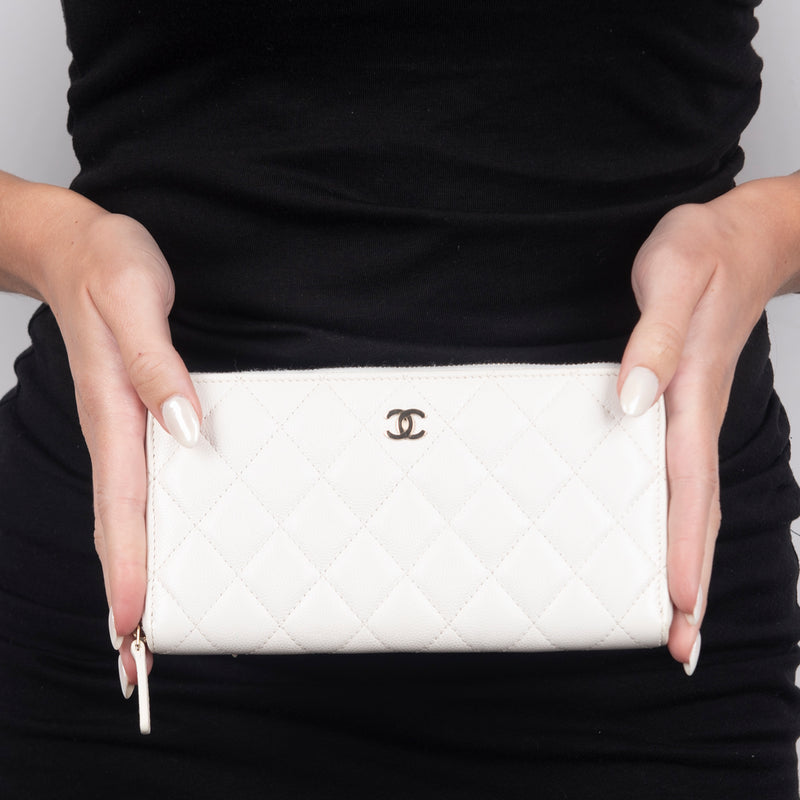 Pre-Owned Chanel Caviar Quilted CC Zip Wallet