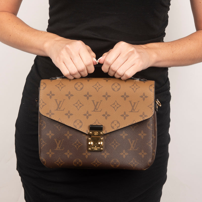 Pre-Owned Louis Vuitton Reverse Monogram Pochette Metis