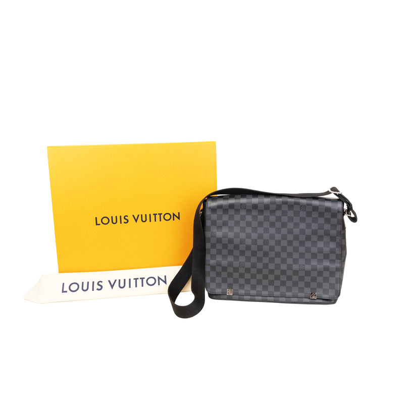 Pre-Owned Louis Vuitton Damier Graphite District GM Messenger