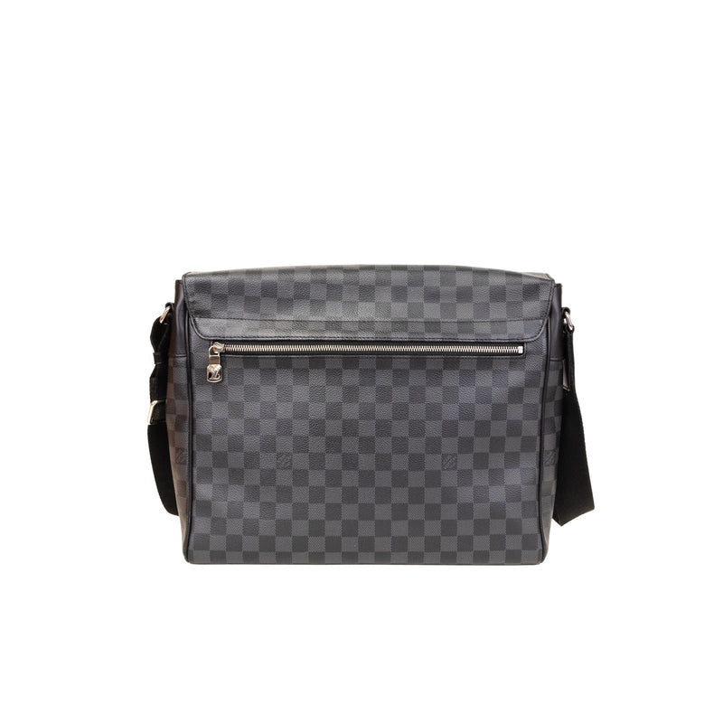 Pre-Owned Louis Vuitton Damier Graphite District GM Messenger