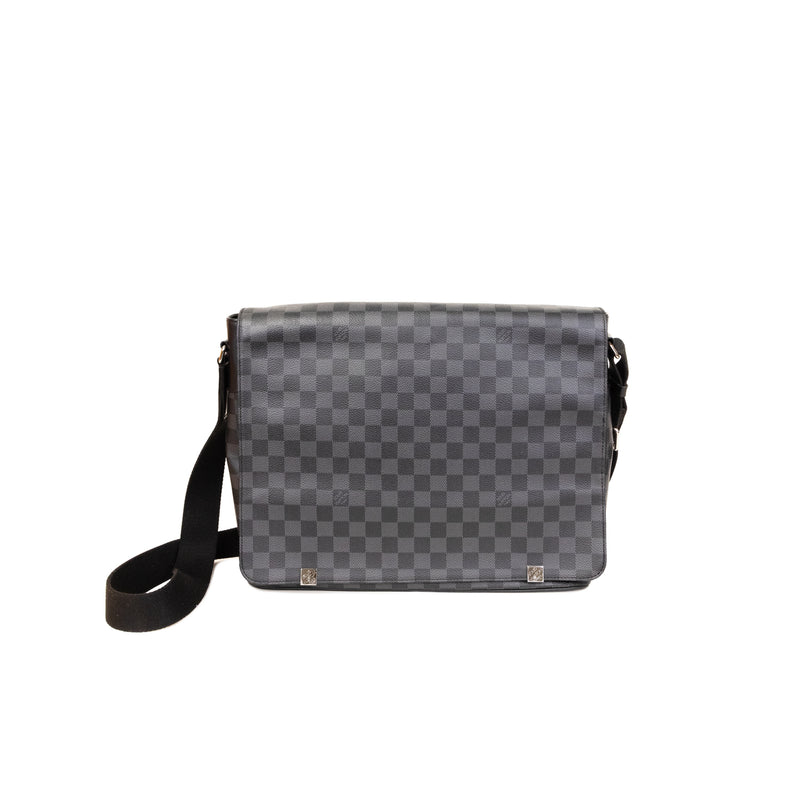 Pre-Owned Louis Vuitton Damier Graphite District GM Messenger