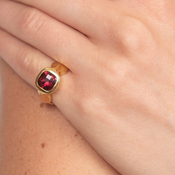 Pre-Owned Elizabeth Rand Garnet Ring