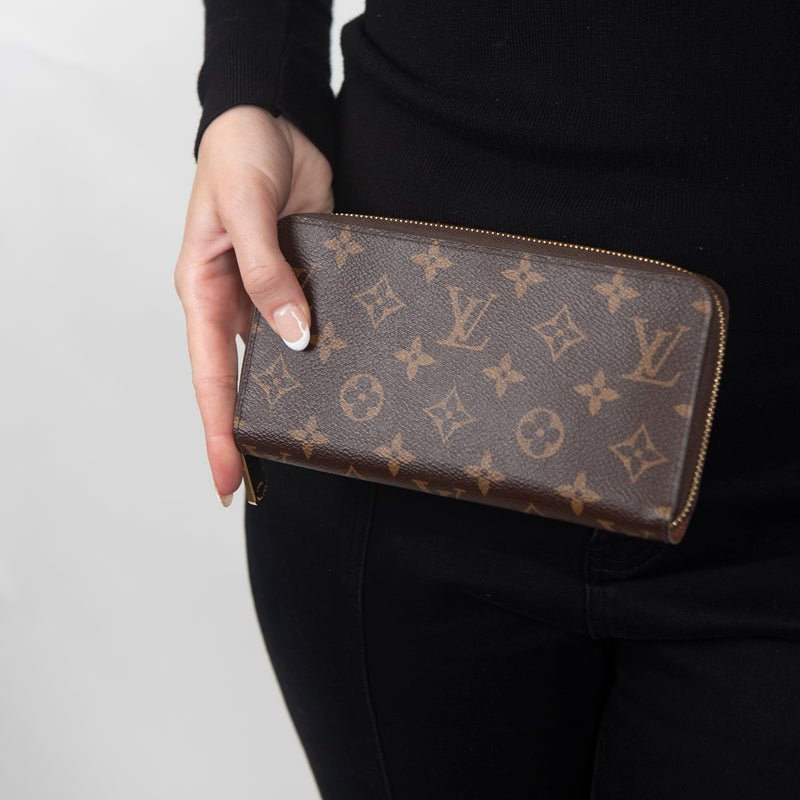 Pre-Owned Louis Vuitton Monogram Zippy Wallet