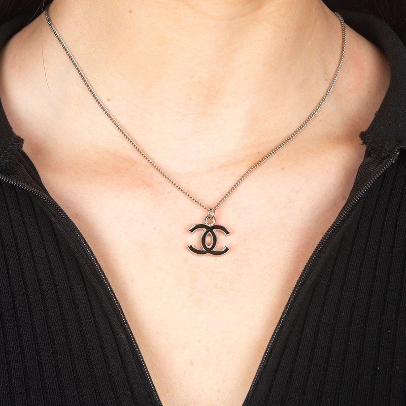 Pre-Owned Chanel Black Enamel CC Pendant