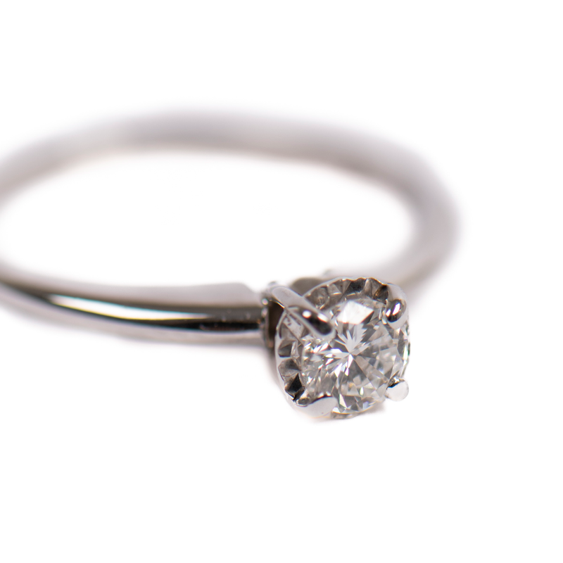 Pre-Owned Diamond Solitare Engagement Ring