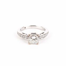 Pre-Owned Diamond Engagement Ring