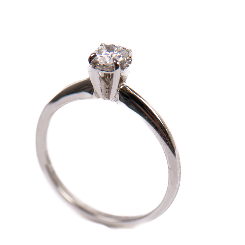 Pre-Owned Diamond Solitare Engagement Ring